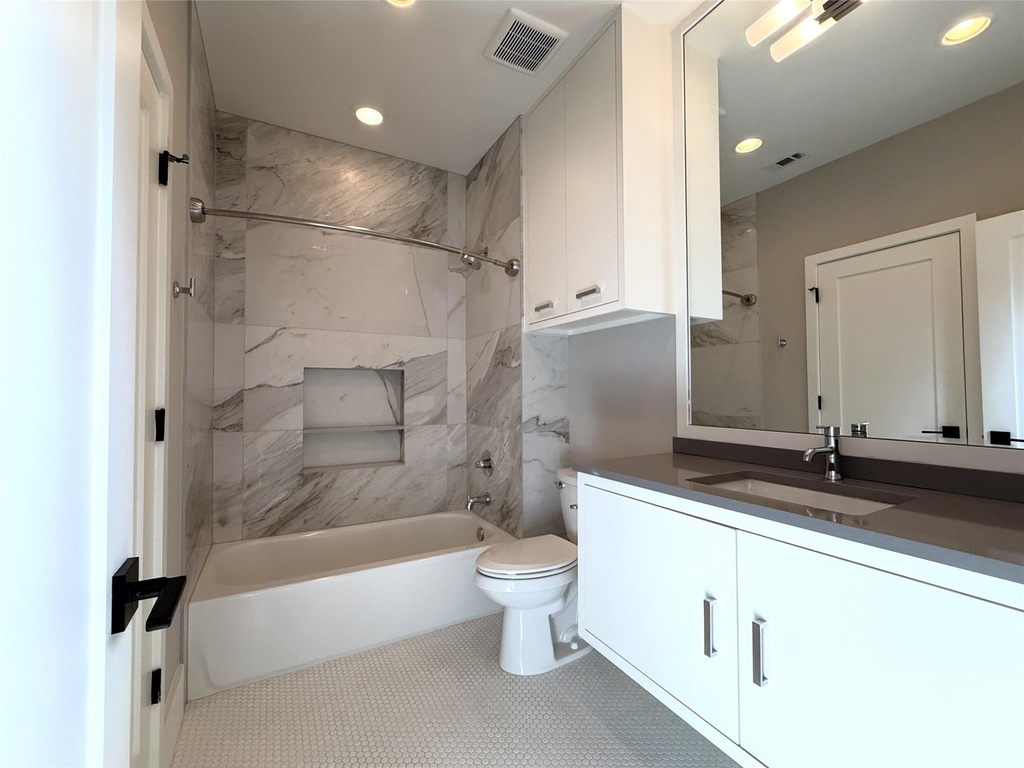 1015 E 27th Street - Photo 15
