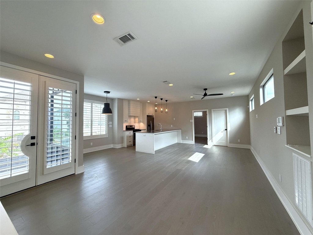 1015 E 27th Street - Photo 4