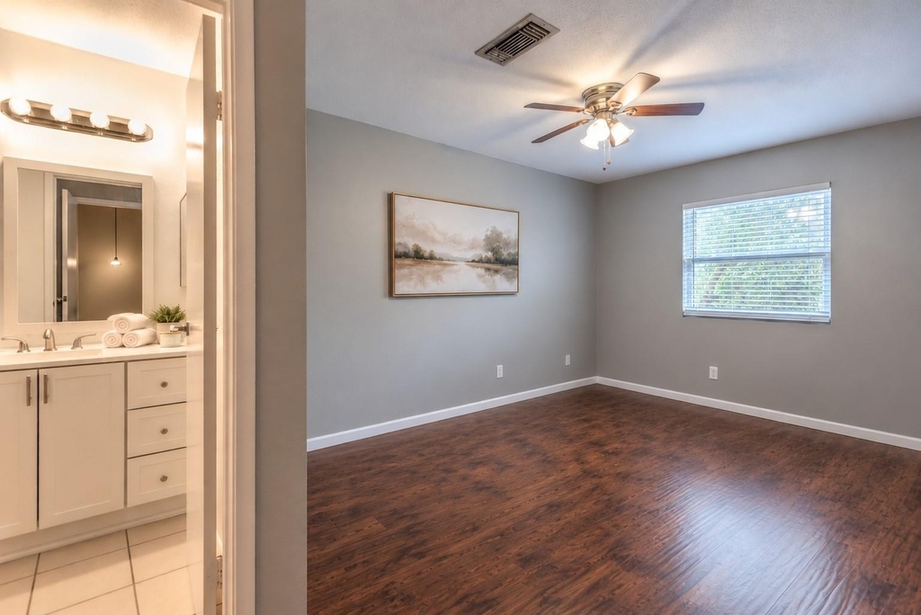 720 Memorial Mews Street - Photo 11