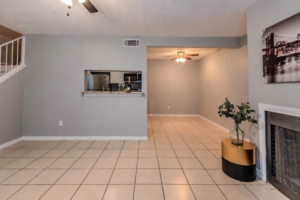 720 Memorial Mews Street - Photo 5
