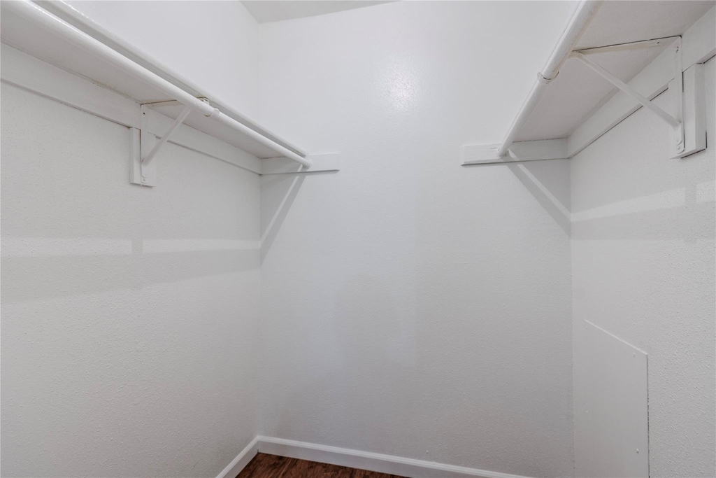 720 Memorial Mews Street - Photo 14