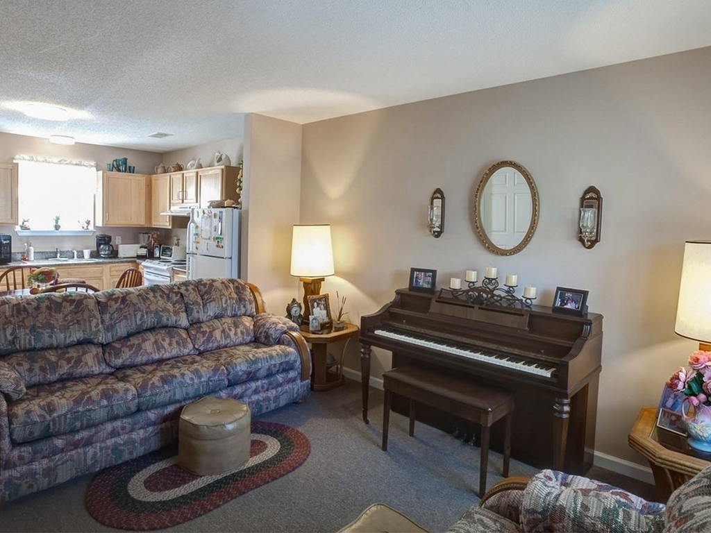 442 Somerset Drive - Photo 5