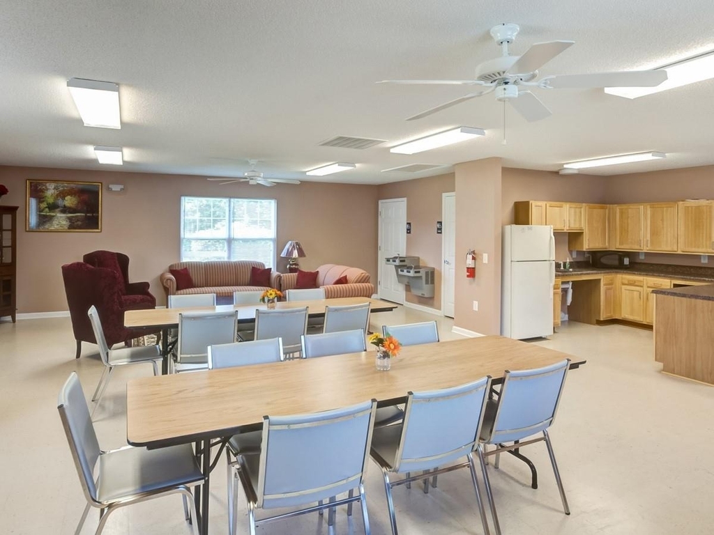 442 Somerset Drive - Photo 4