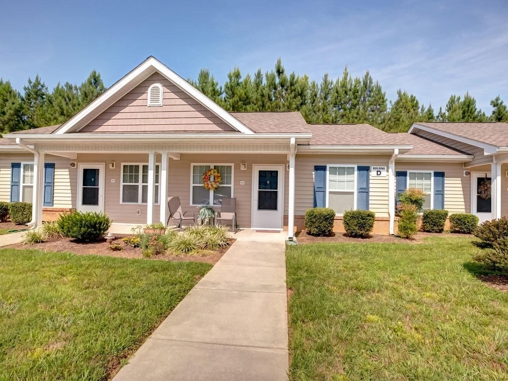 442 Somerset Drive - Photo 1