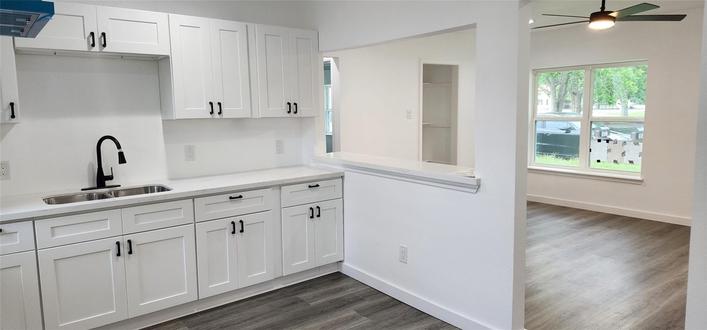 1001 S Iowa Street - Photo 1