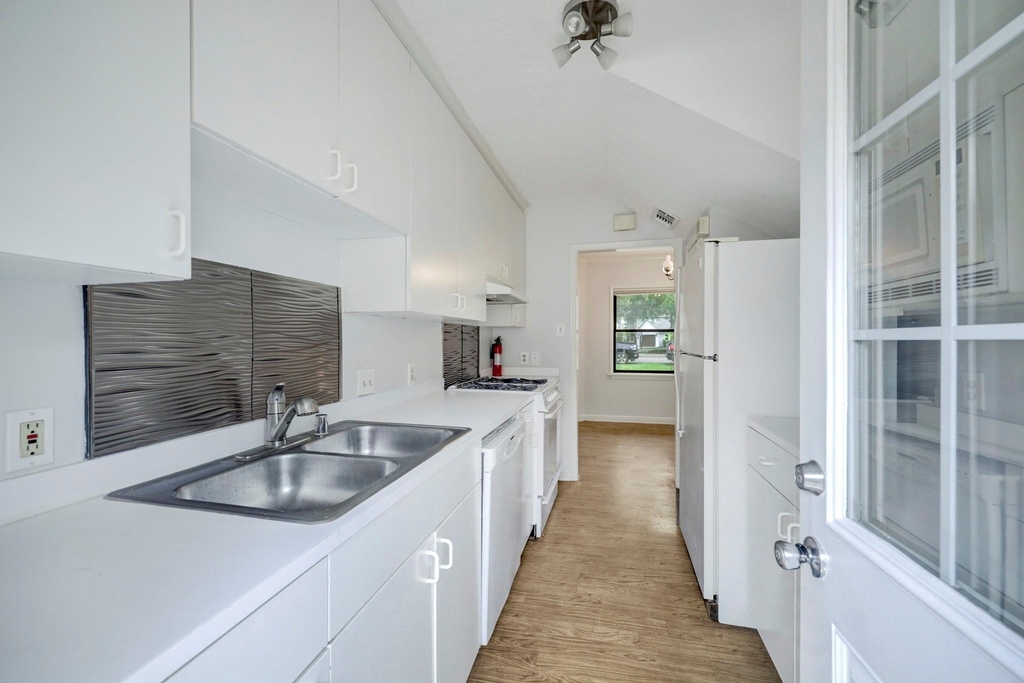 3309 Lawrence Street - Photo 4