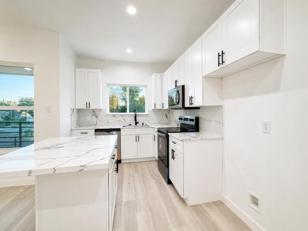 333 Delaware Street - Photo 11
