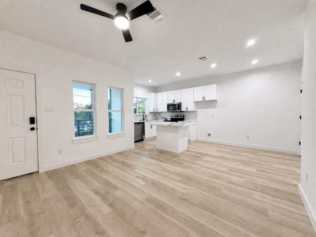 333 Delaware Street - Photo 5