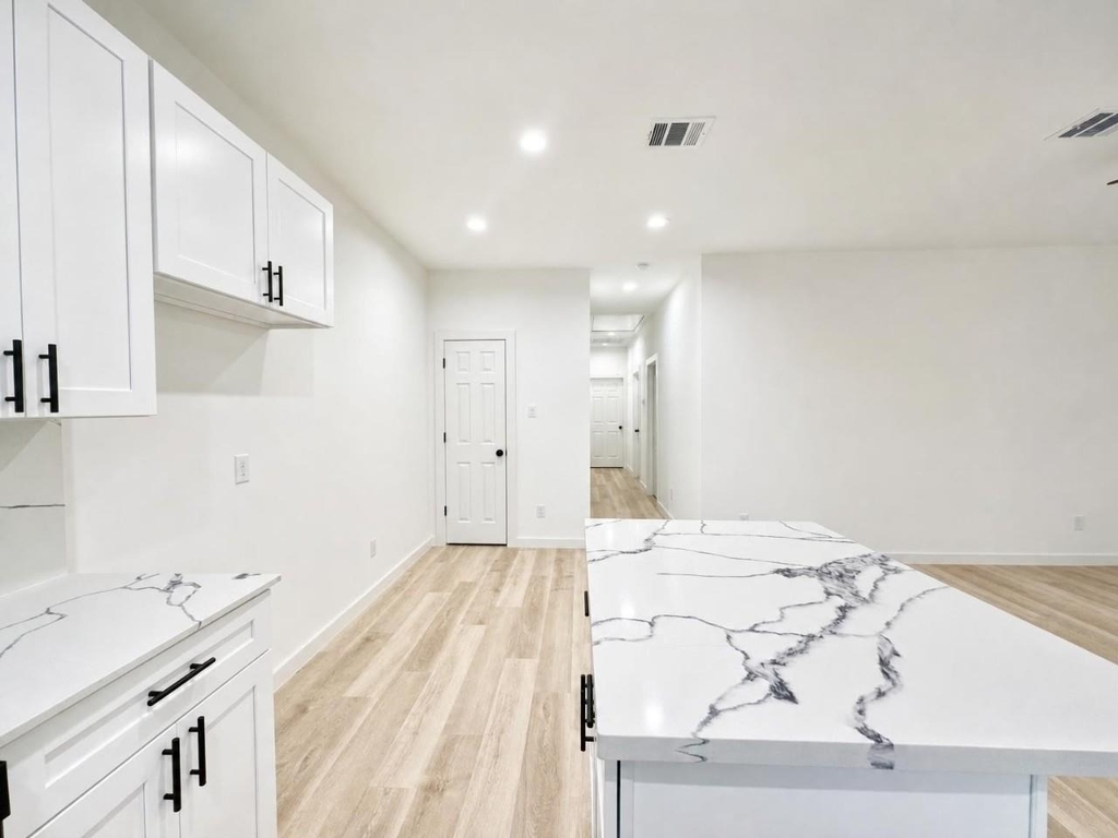 333 Delaware Street - Photo 9