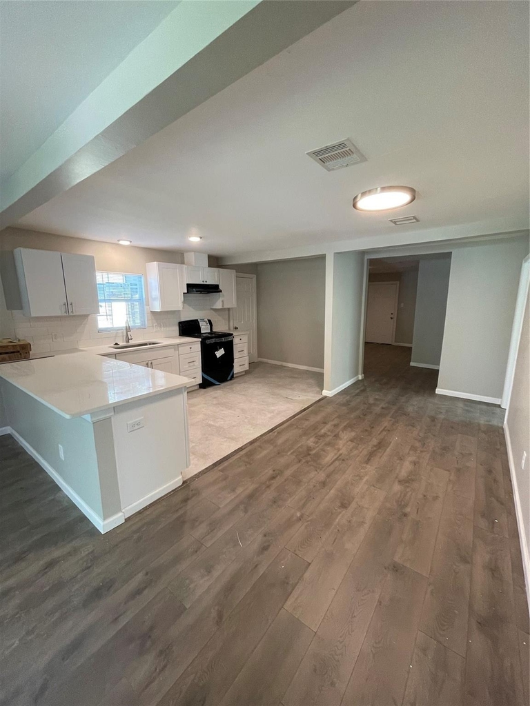 3211 Retta Street - Photo 0