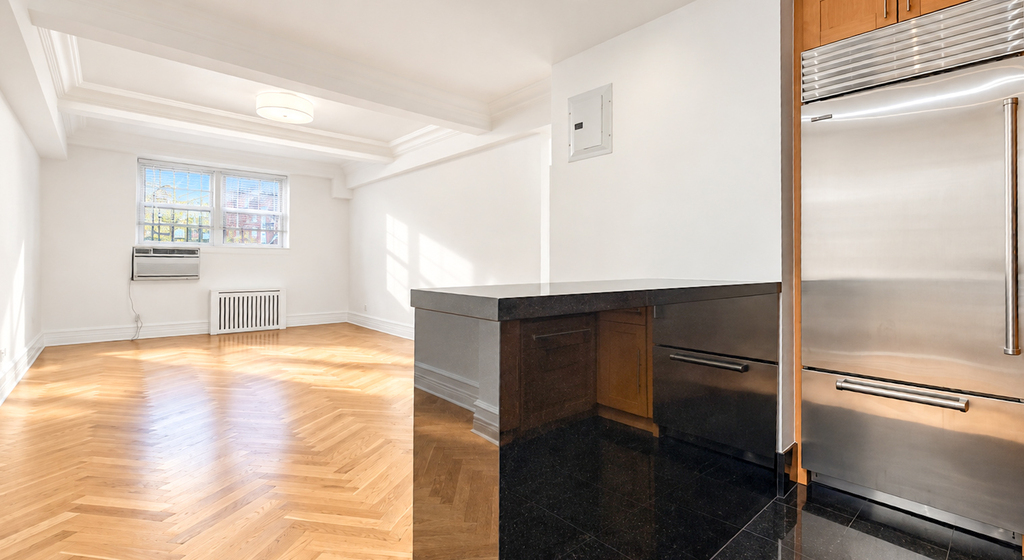 151 West 16th Street - Photo 0