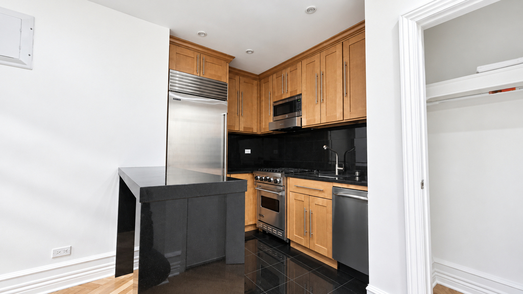 151 West 16th Street - Photo 3