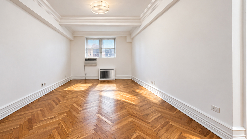 151 West 16th Street - Photo 1