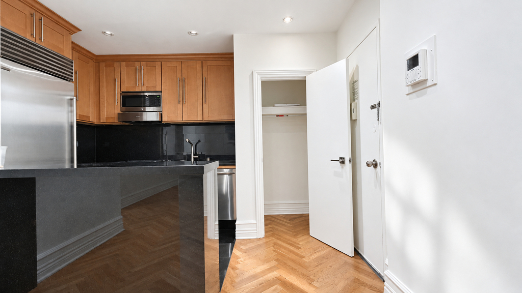 151 West 16th Street - Photo 2