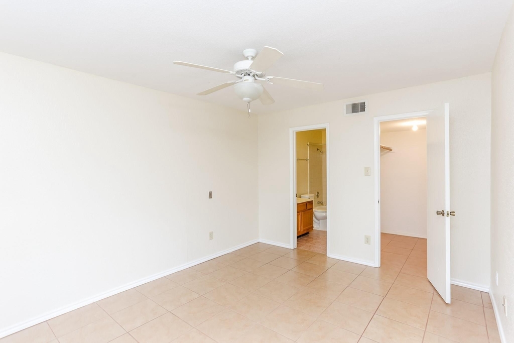 9797 Leawood Boulevard - Photo 12