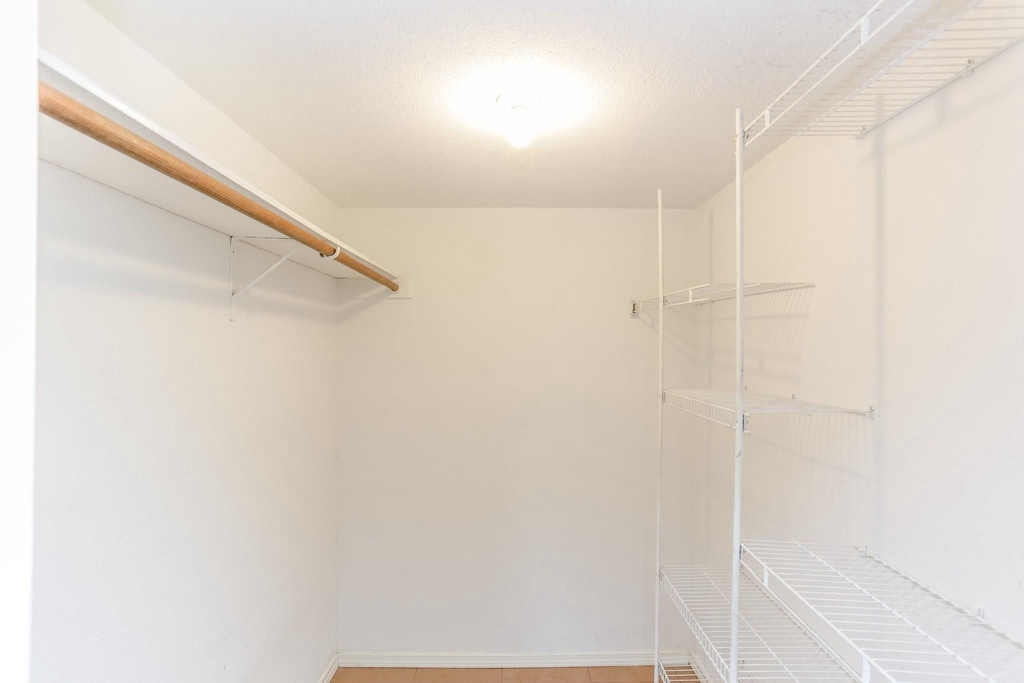 9797 Leawood Boulevard - Photo 11
