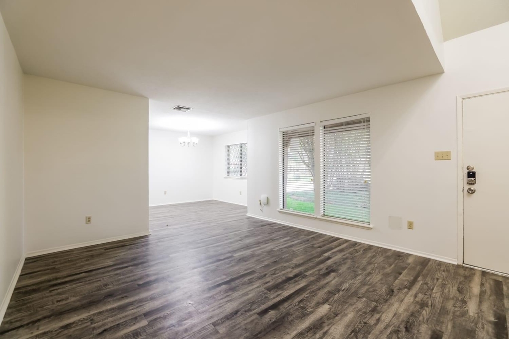 3018 Falling Brook Drive - Photo 6