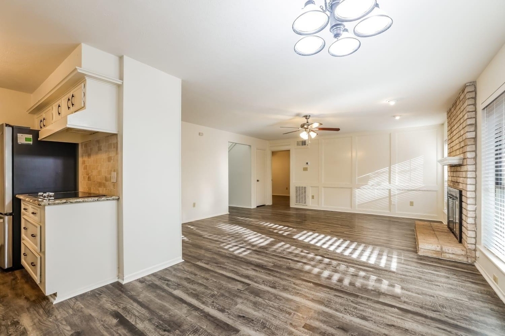 3018 Falling Brook Drive - Photo 3