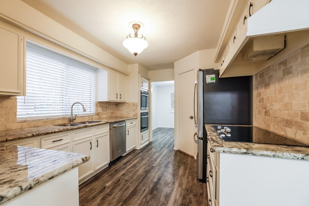 3018 Falling Brook Drive - Photo 5