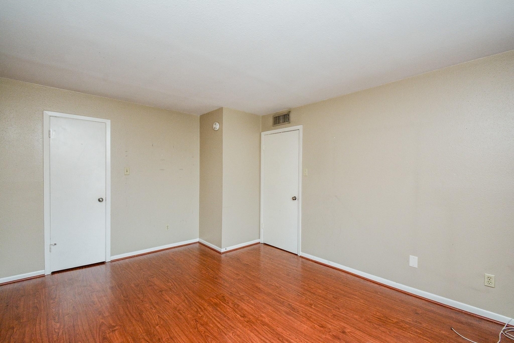 8519 Hearth Boulevard - Photo 7