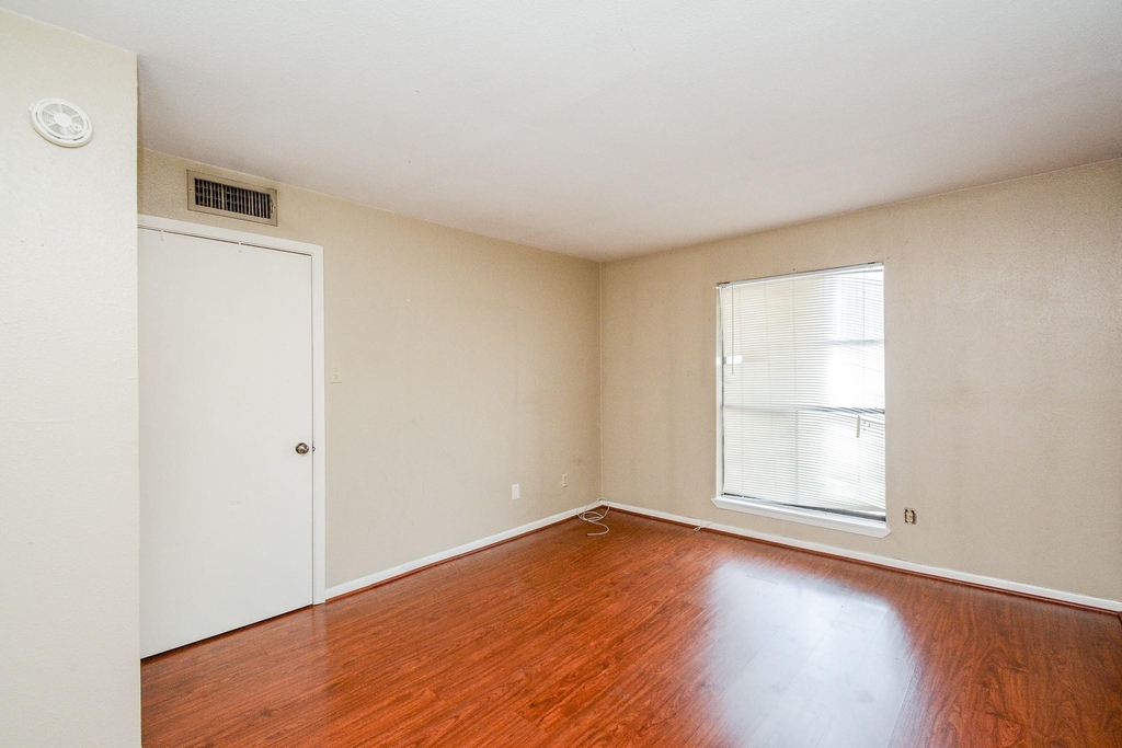 8519 Hearth Boulevard - Photo 6