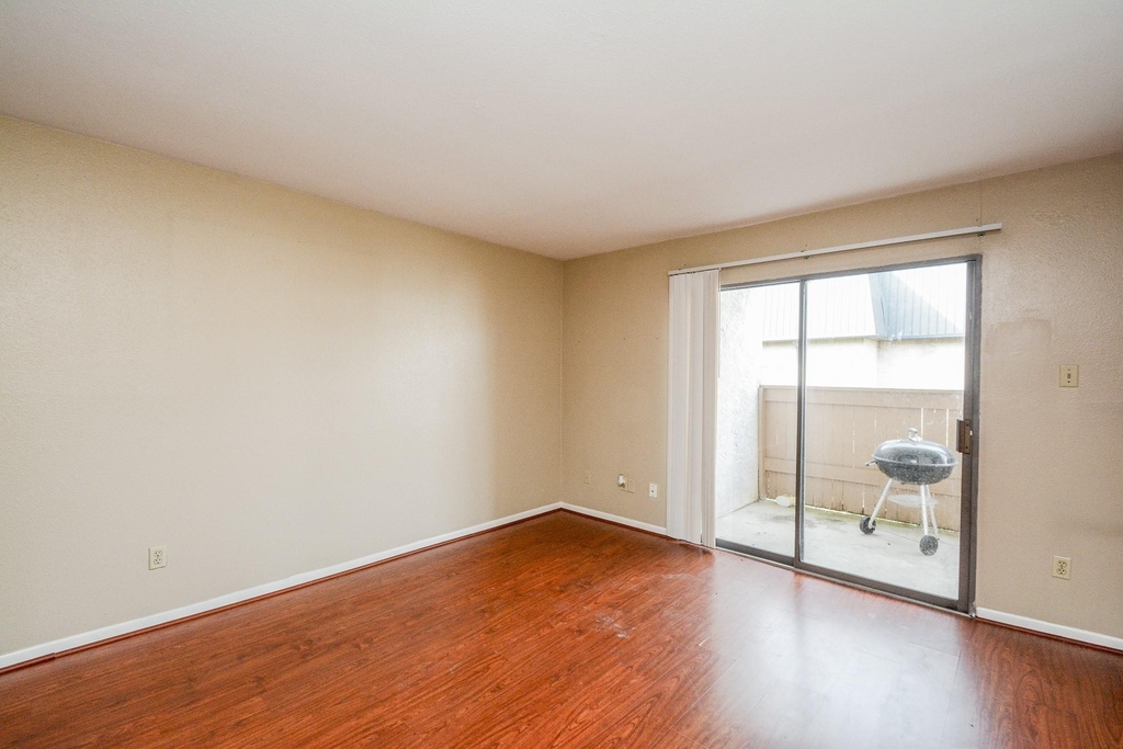8519 Hearth Boulevard - Photo 14