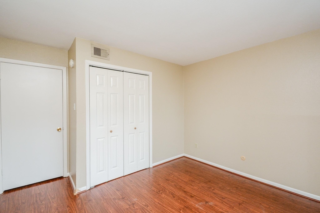 8519 Hearth Boulevard - Photo 4