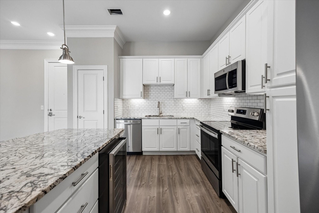 2111 Austin Street - Photo 1