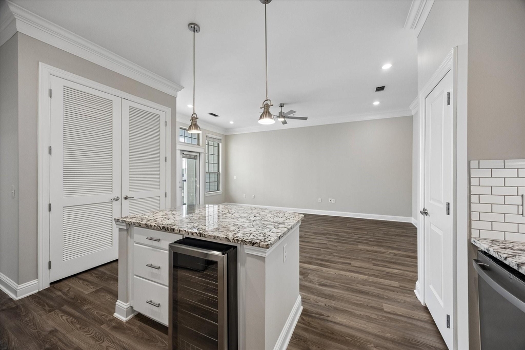 2111 Austin Street - Photo 4