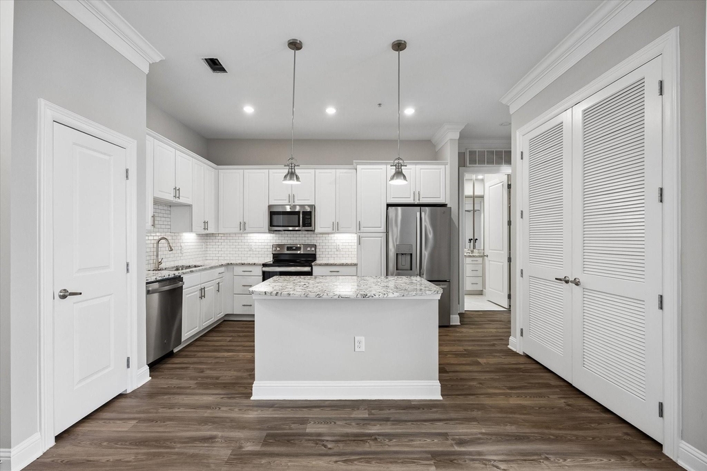 2111 Austin Street - Photo 2