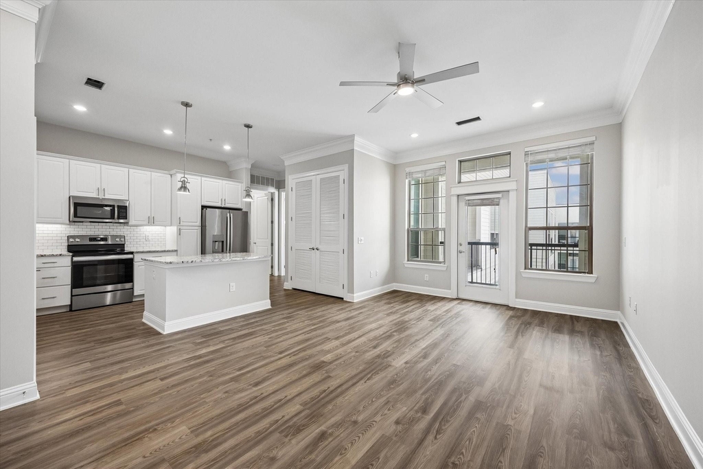 2111 Austin Street - Photo 0
