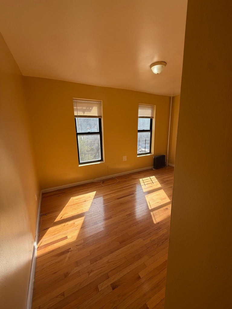 W 207 St / Vermilyea Avenue - Photo 3
