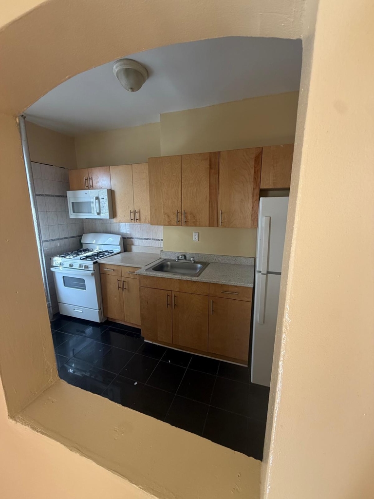 W 207 St / Vermilyea Avenue - Photo 1