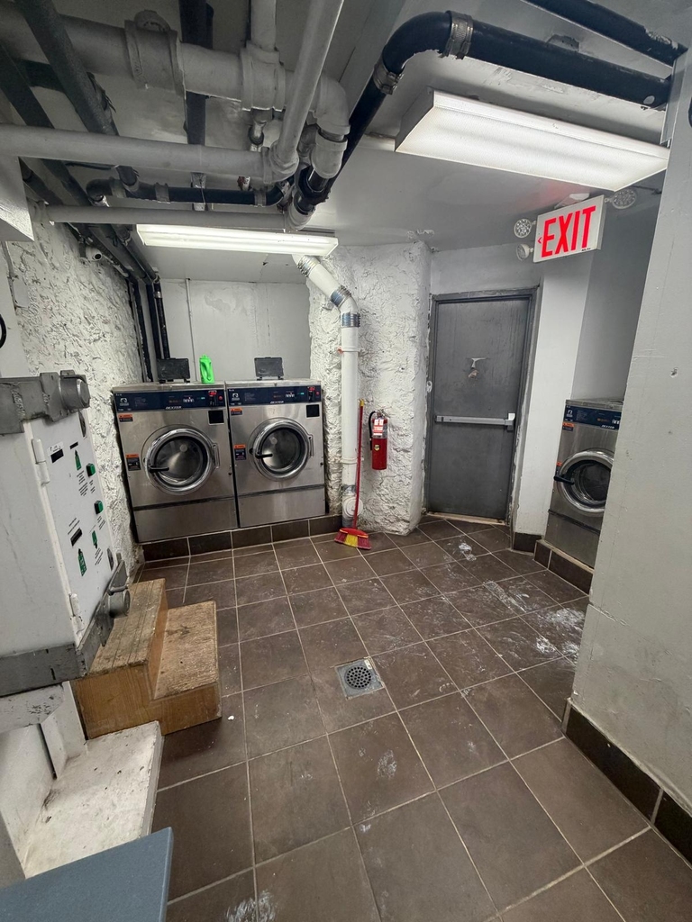 W 207 St / Vermilyea Avenue - Photo 8
