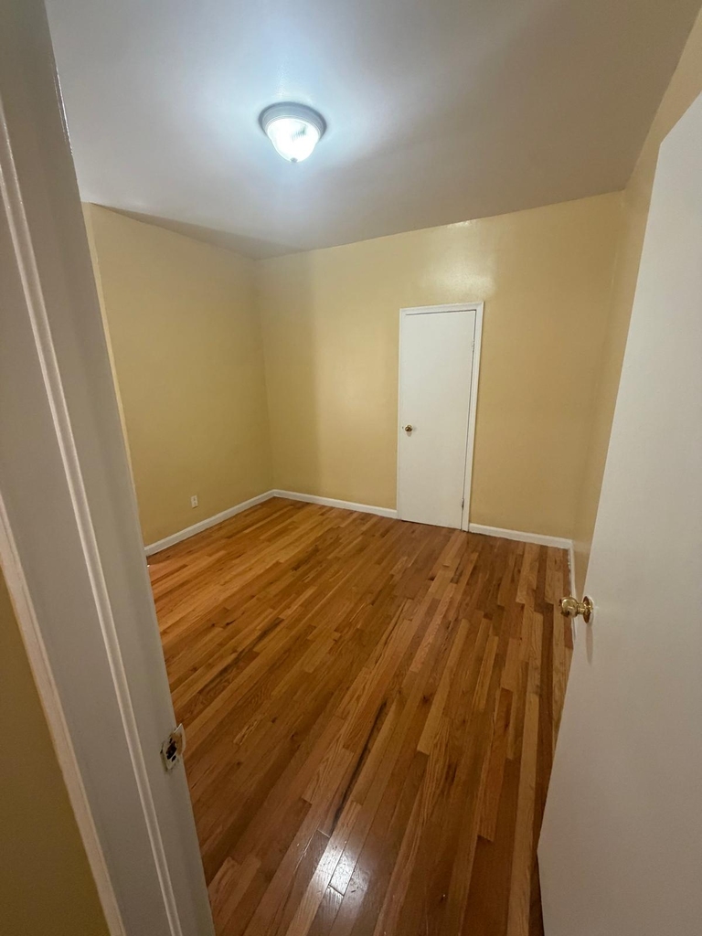 W 207 St / Vermilyea Avenue - Photo 4