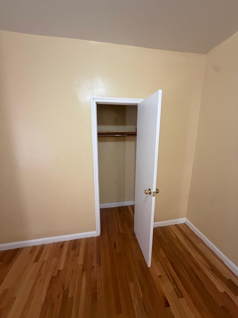 W 207 St / Vermilyea Avenue - Photo 6