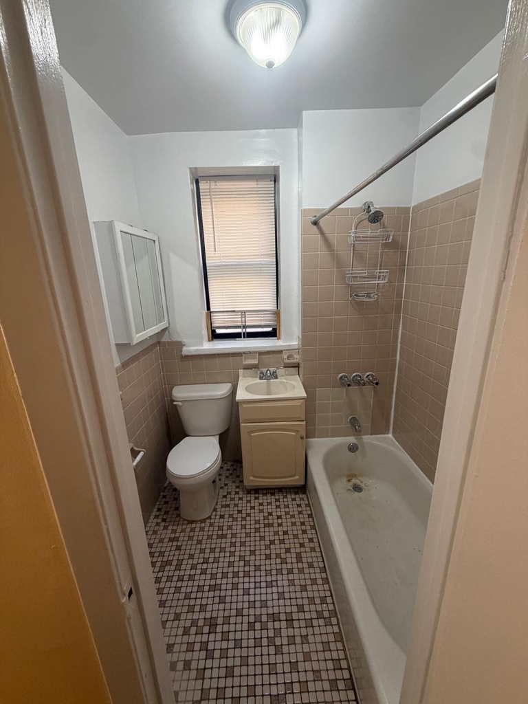 W 207 St / Vermilyea Avenue - Photo 2
