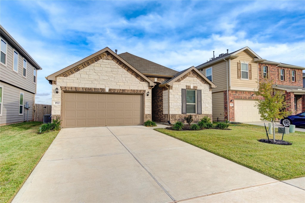 4922 Lucky Fawn Lane - Photo 0