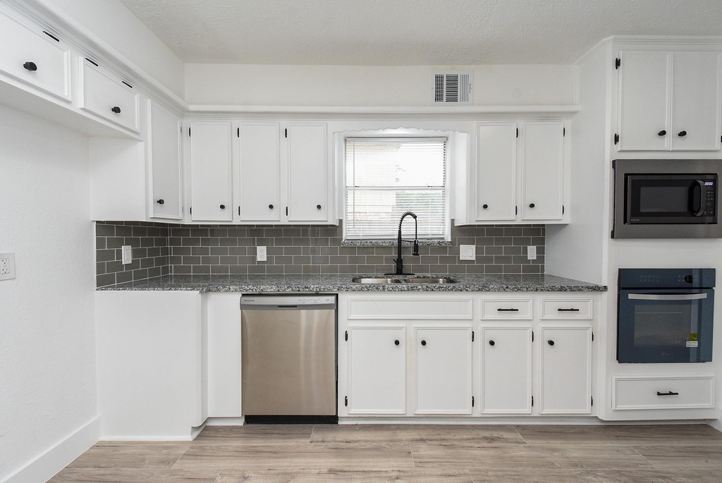 15814 Winding Moss Drive - Photo 17