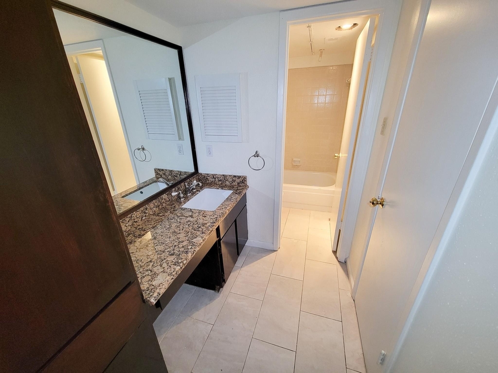 10811 Richmond Avenue - Photo 11