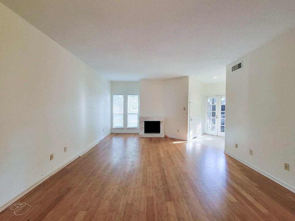 10811 Richmond Avenue - Photo 3