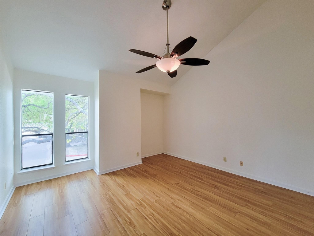 10811 Richmond Avenue - Photo 18
