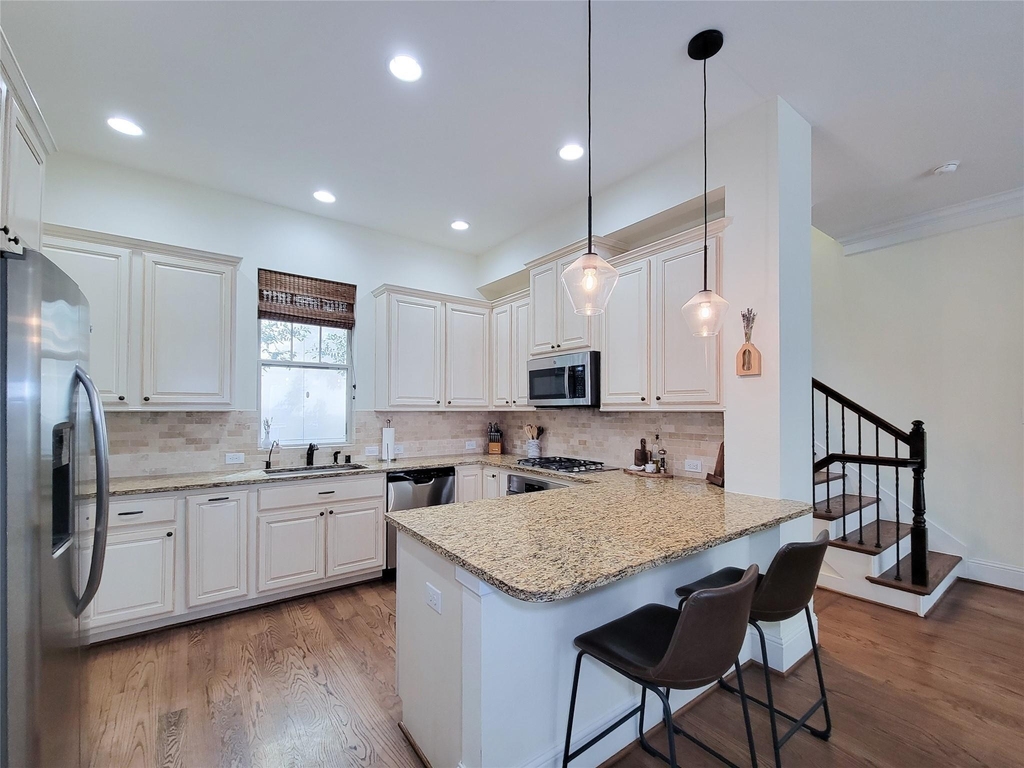 772 Nicholson Street - Photo 2