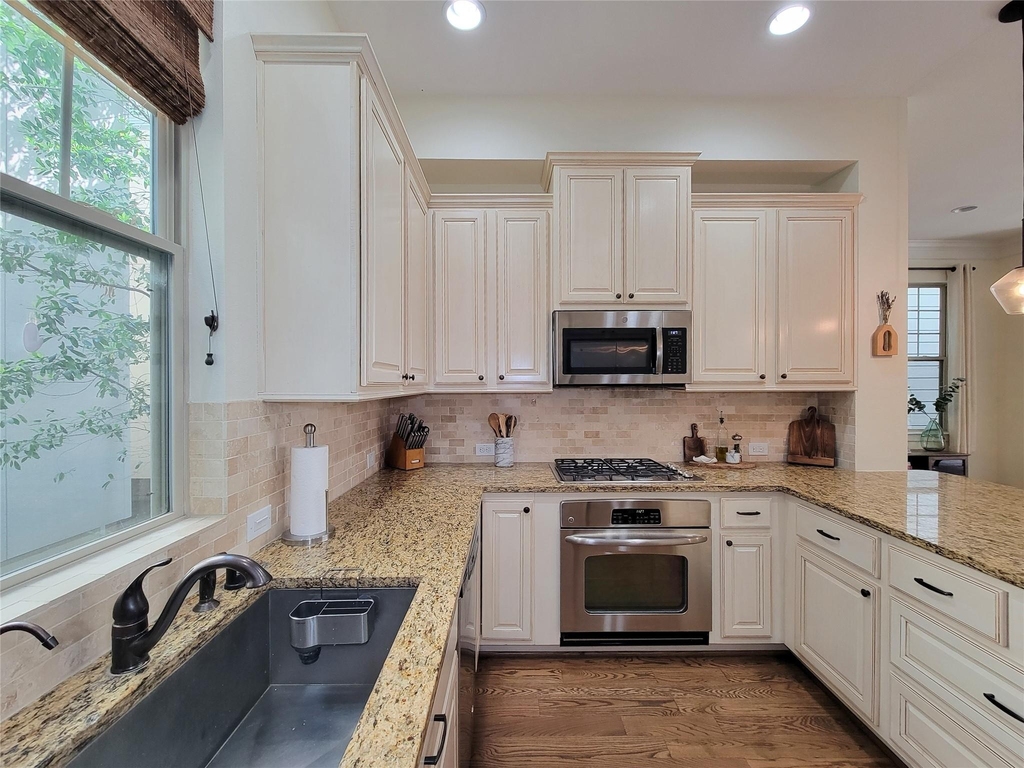 772 Nicholson Street - Photo 6