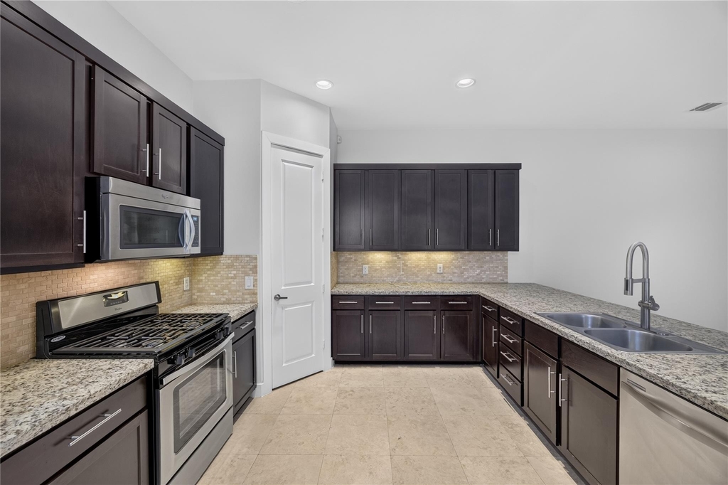 8806 Hollister Square Court - Photo 8