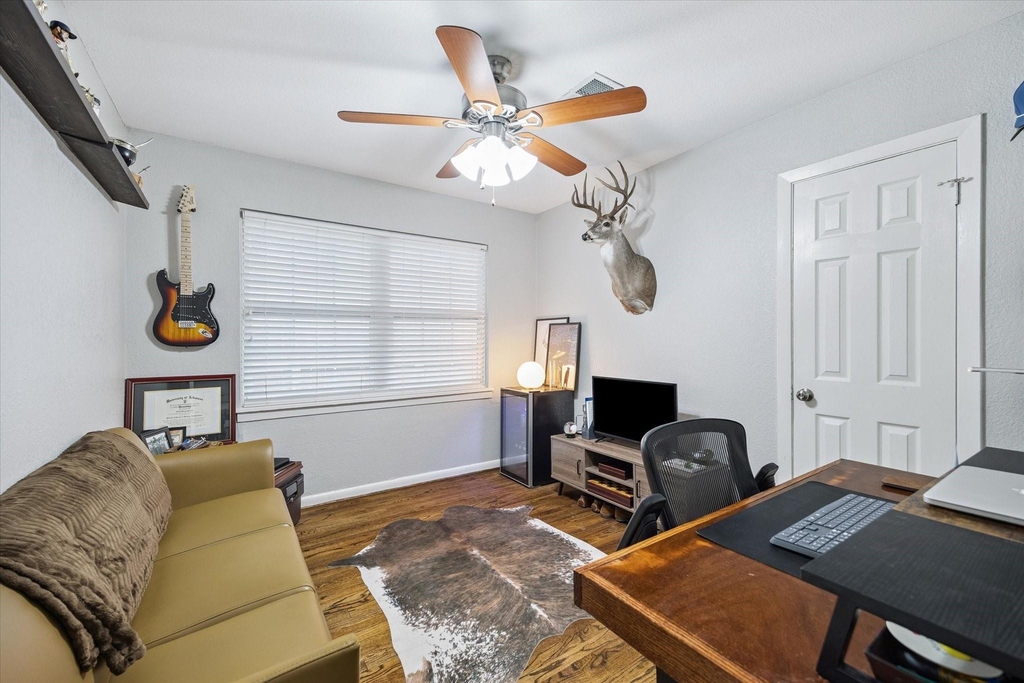 2327 Saxon Drive - Photo 19