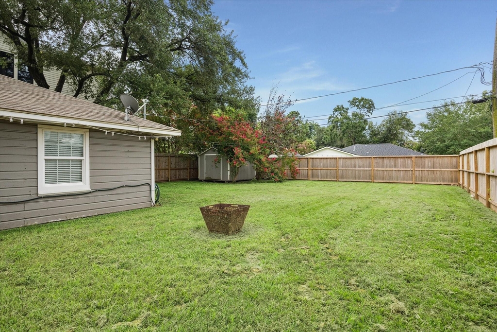 2327 Saxon Drive - Photo 4