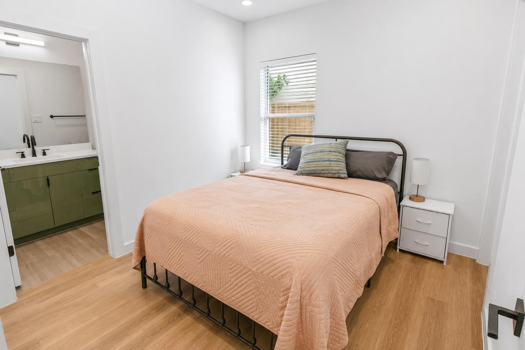 6742 Peerless Street - Photo 4
