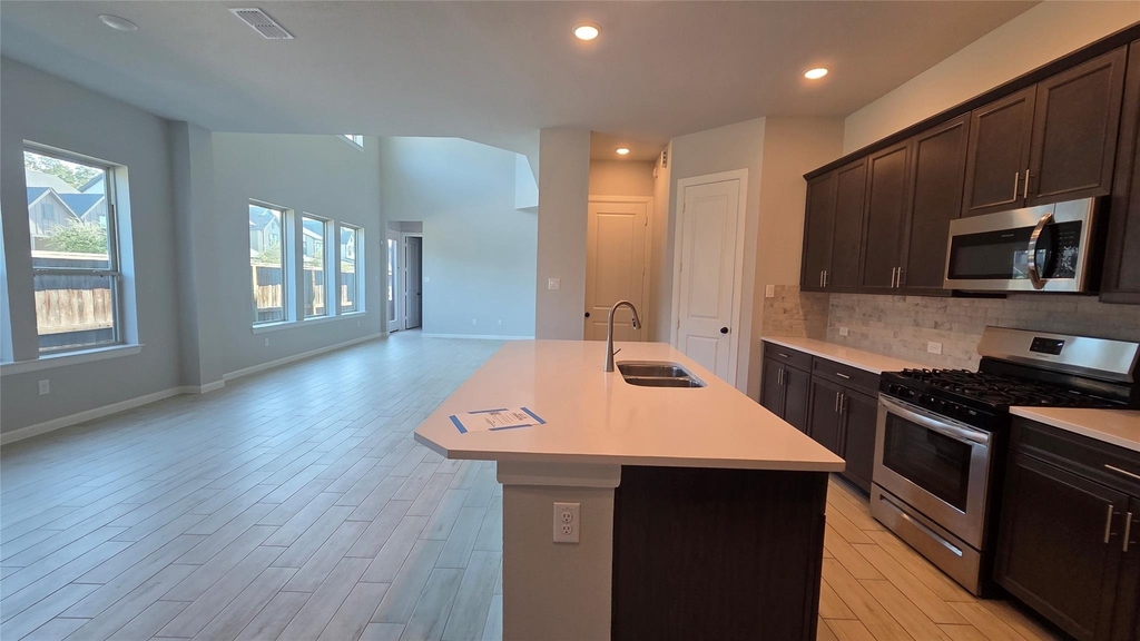 1550 Park Path Drive - Photo 2
