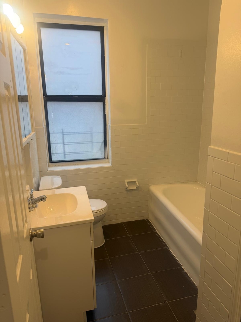 Grand Concourse / Van Cortlandt Avenue - Photo 3